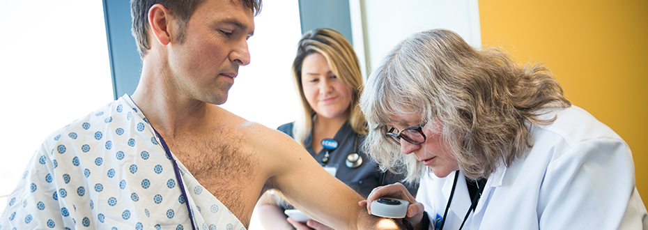 Dr. Sancy Leachman (right) heads 博彩网站's Department of Dermatology and is director of the Melanoma Research Program at the Knight Cancer Institute.