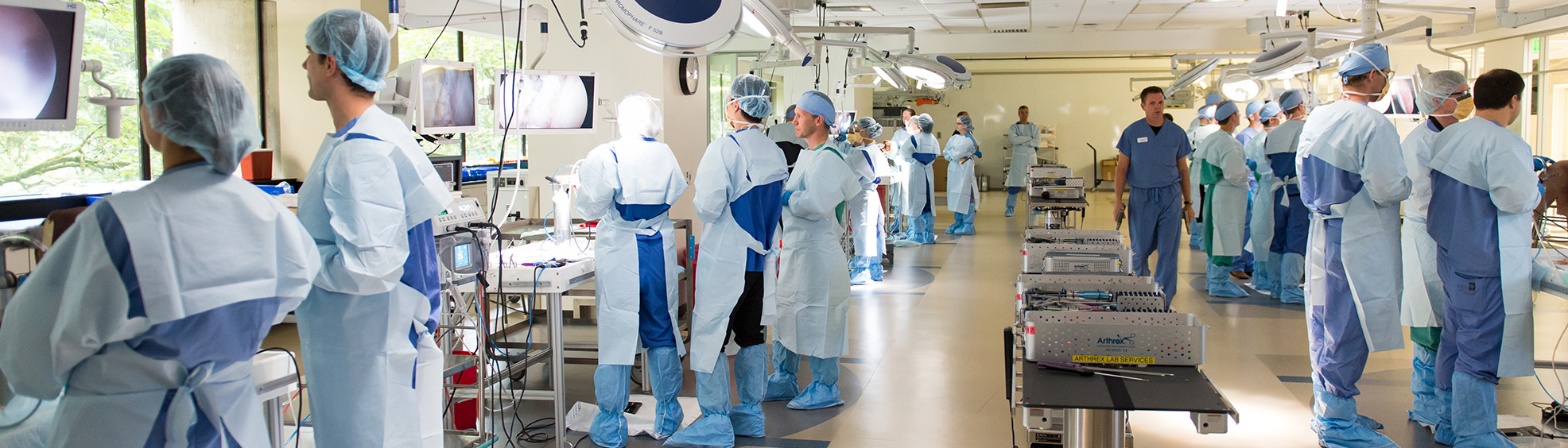 instructors and residents in the Virtu博彩网站 Simulation Center