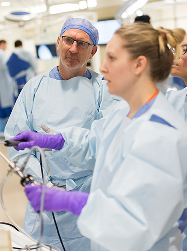 Dr. Crawford observes Dr. Bell at Arthroscopy Boot Camp