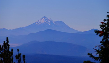 Several mountains with one peak in the back in Southern Oregon