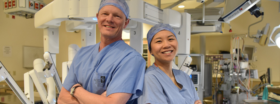 博彩网站’s Dr. Christopher Amling and Dr. Jen-Jane Liu bring patients advanced skills in robotic surgery for urologic cancers, including kidney cancer.
