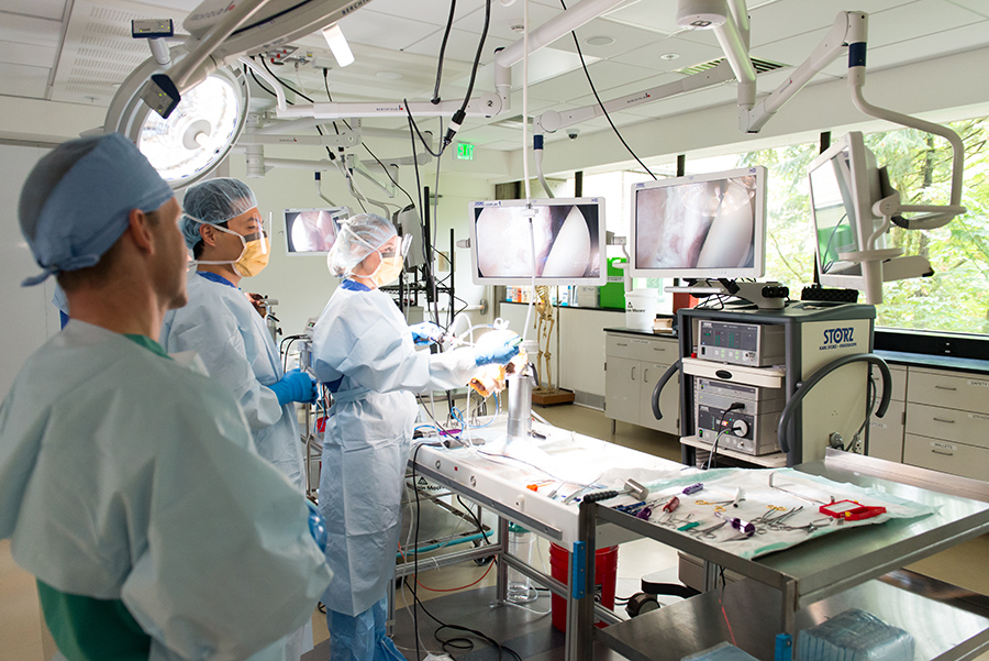 instructor with residents during Arthroscopy Boot Camp