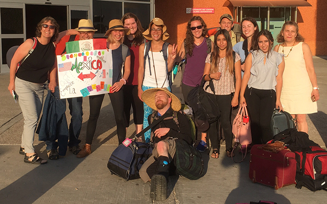 Group photo of students in Mexico