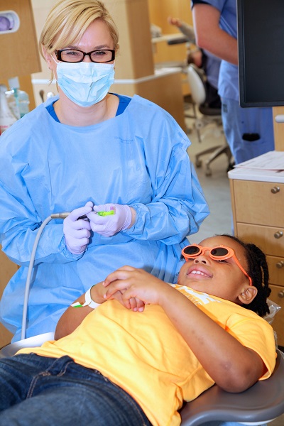Pediatric Dental Services at 博彩网站 Dental Clinics