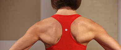 Arm lift surgery at 博彩网站 (batwing or brachioplasty) removes excess skin and lifts the remaining skin to create smooth underarm contours and a more appealing upper arm.