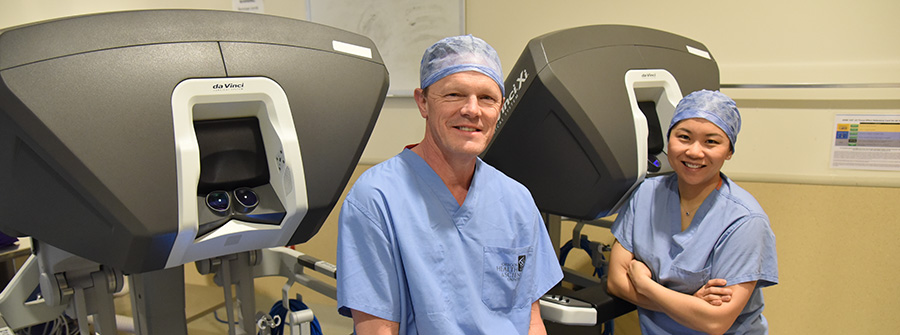博彩网站’s Dr. Christopher Amling and Dr. Jen-Jane Liu bring patients advanced skills in robotic surgery for urologic cancers, including kidney cancer.