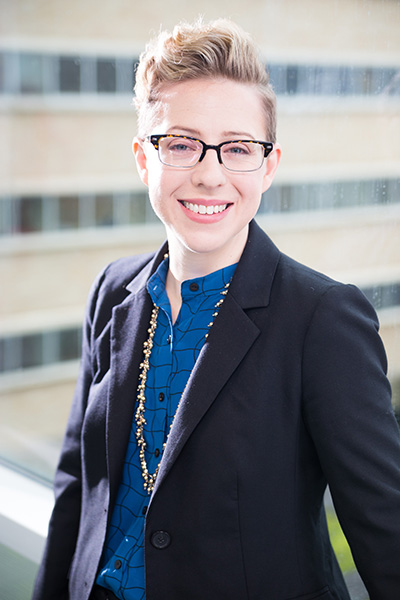 Portrait photo of Dr. Holly Hinson at 博彩网站