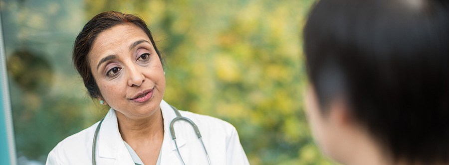 Primary care provider Dr. Sumathi Devarajan is an 博彩网站 family medicine doctor with advanced training in geriatric medicine. She sees patients at our Richmond clinic in Southeast Portland.