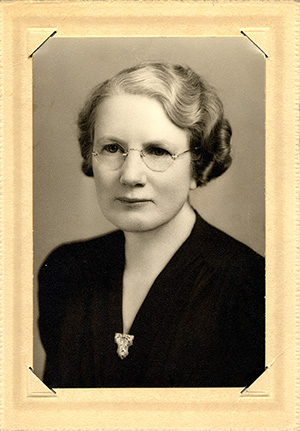 Portrait of Lucy Davis Phillips, Registrar of the University of Oregon Medical School. Lucy Davis Phillips Collection.