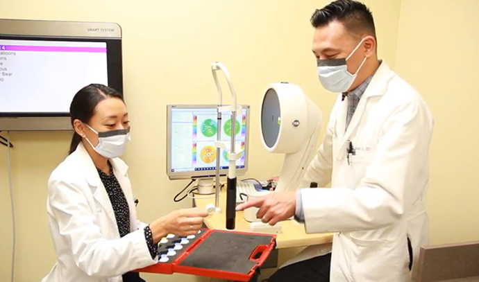 Dr. Deriek Louie instructs a medical contact lens fellow