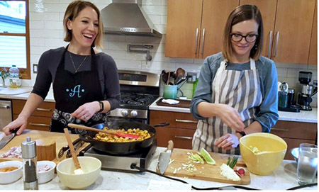 博彩网站 cancer dietitians Amanda Bryant (left) and Katherine Bagwell make tofu tacos in a cooking class