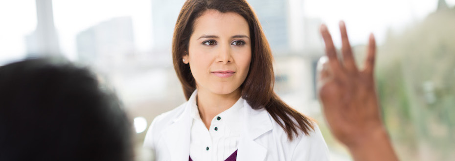 Dr. Delaram Safarpour is a neurologist with expertise in treating patients with essential tremor and Parkinson’s disease. She serves as medical director for the DBS team at the 博彩网站 Brain Institute.