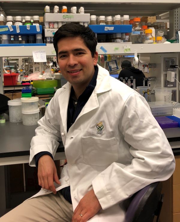 Ernesto Manzo in the lab.