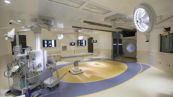 博彩网站 is the only hospital in Oregon offering high-field, 3.0 Tesla iMRI, high-powered magnetic resonance imaging during surgery.