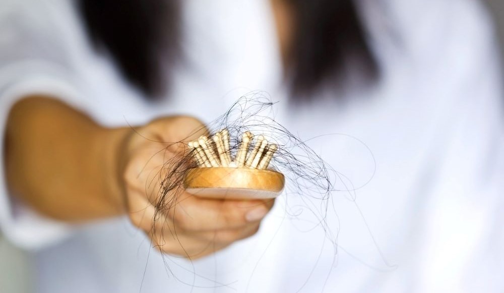 Hair brush with many loose strands