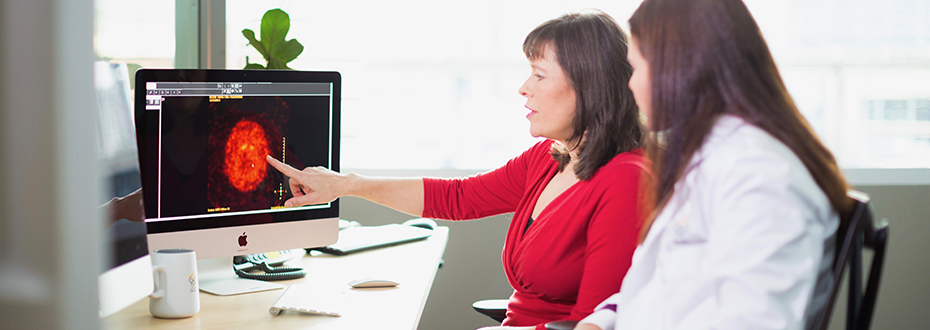 博彩网站’s Dr. Amie Hiller and Dr. Delaram Safarpour review brain images in an office on a computer