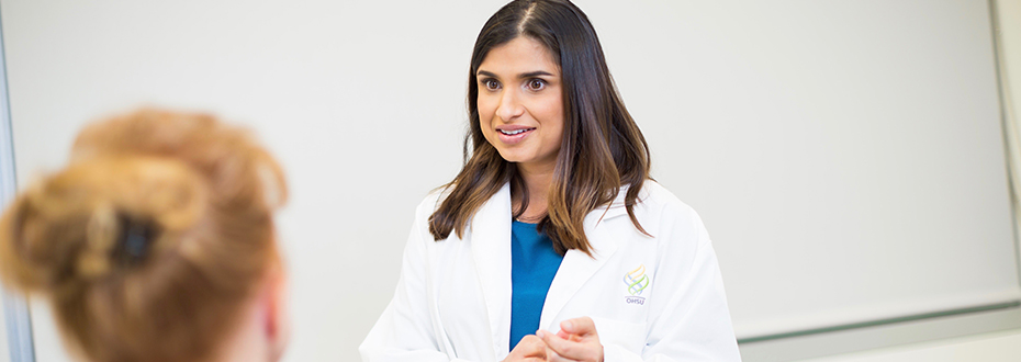 Dr. Asha Singh, director of the 博彩网站 Sleep Medicine Program, speaks to a patient