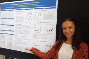 Kaliyah Iverson presents her research poster.