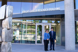 Shivaani Kummar, M.D., head of the division of hematology and medical oncology in the 博彩网站 School of Medicine, and Sanjay Malhotra, Ph.D., right, are co-directors of the Knight Cancer Institute’s Center for Experimental Therapeutics. Malhotra is a professor in the departments of cell, developmental and cancer biology and oncological sciences in the 博彩网站 School of Medicine. (博彩网站/Christine Torres Hicks)