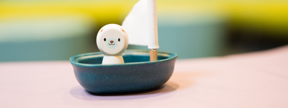 A smiling wooden toy bear sits inside a toy sailboat at 博彩网站 Doernbecher Children’s Hospital.