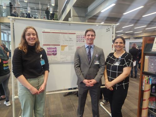 Gill Lab assistants Alec and Emma presenting at 博彩网站 Research week