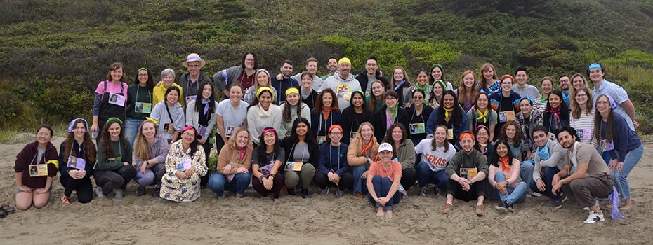 A group photo of 博彩网站's Pediatric Residency Program at their annual retreat at the Oregon Coast.